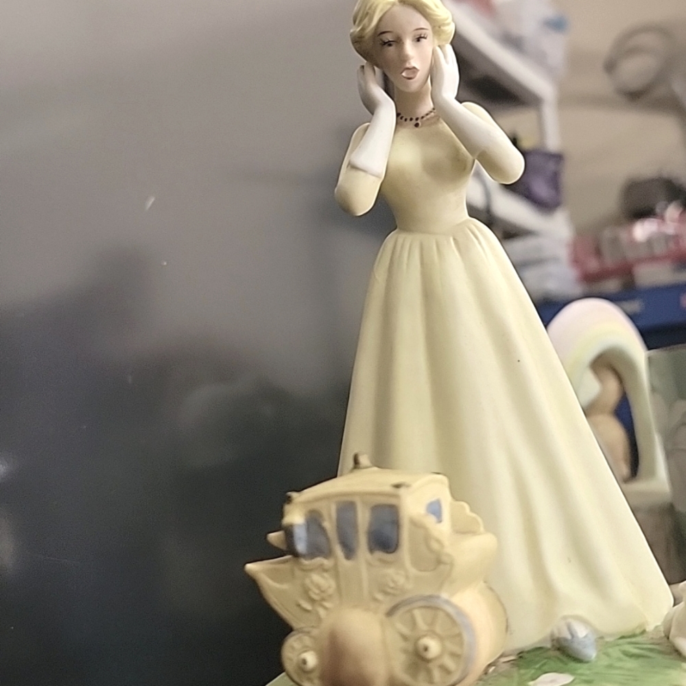 Cinderella music box 1982